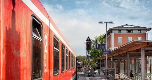 In den nächsten Jahren sollen am Bahnhof Reitmehring keine Dieselloks mehr halten, so der Plan des Verkehrsministeriums und der Deutschen Bahn. Foto John Cater