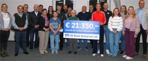 In der Geschäftsstelle Gangkofen wurden die Spenden aus dem Gewinnsparzweckertrag des Jahres 2025 feierlich an Vereine und Organisationen vor Ort übergeben.Foto re