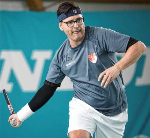 Jan Polland vom TV Feldkirchen ist doppelter deutscher Meister bei den Herren 60. Foto re