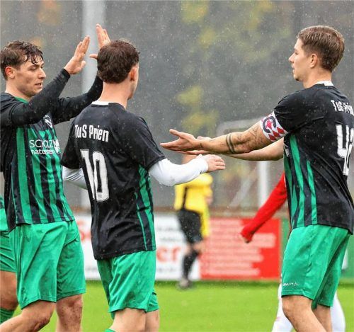 Kann der TuS Prien auch im Frühjahr wieder so jubeln? Die Chiemseer gehen als Spitzenreiter in die restlichen Spiele der Fußball-Kreisliga 2.Foto Christian Butzhammer