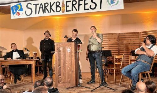 „Königlich bayerisches Amtsgericht“ war beim Starkbierfest in Rechtmehring geboten. Foto Manzinger