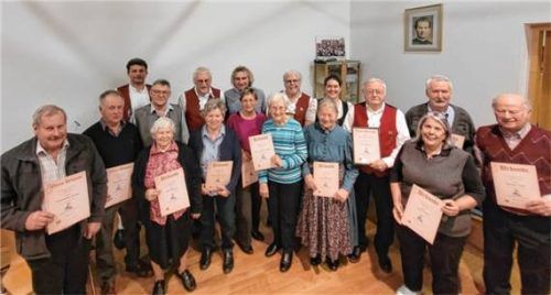 Langjährige Mitglieder des Musikvereins wurden bei der Jahresversammlung geehrtFoto re