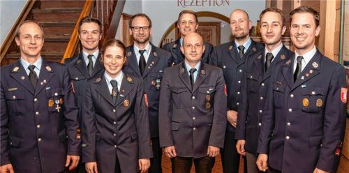Lenken die kommenden drei Jahre die Geschicke der Litzldorfer Wehr: (von links) Matthias Höfer, Simon Stadler, Simone Reiter, Andreas Mayr, Korbinian Wallner, Christian Mikesch, Florian Winkler, Jakob Zink und Thomas Kirchberger.Foto  Kriechbaumer