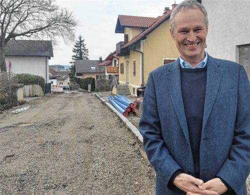 Ludwig Schletter vor der Hofgartenstraße, die derzeit saniert wird. Foto Huber