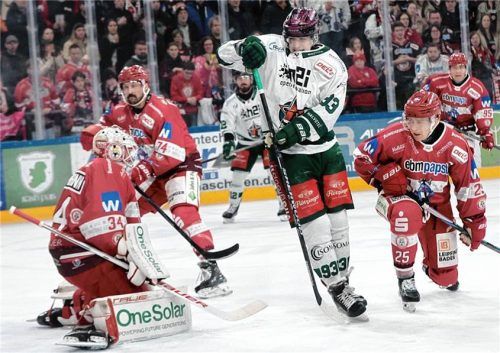 Luigi Calce taucht hier gefährlich vor dem Landshuter Tor auf.Foto Georg Gerleigner