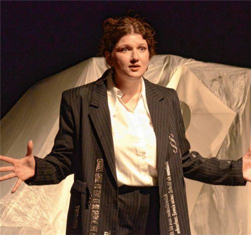 Magdalena Köchl trägt mit ihrer darstellerischen Leistung das gesamte Stück. Foto Anner