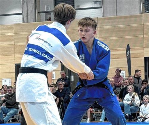 Maxim Weisser (rechts) holte den wichtigen achten Punkt für die KG Bad Aibling-Grafing.Foto KSV Bad Aibling