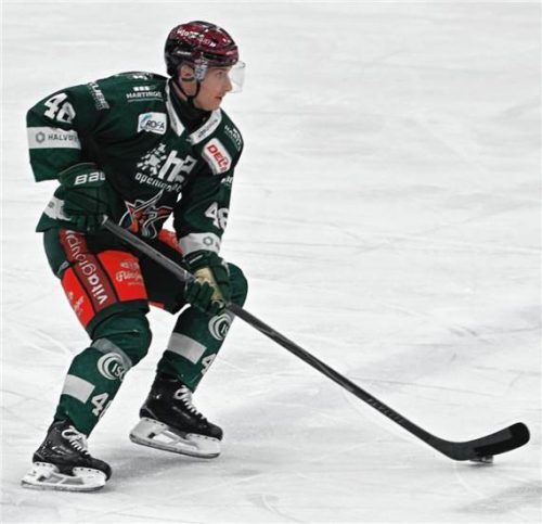 Maximilian Adam bleibt für zwei weitere Spielzeiten bei den Starbulls Rosenheim.Foto Hans-Jürgen Ziegler