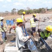 Zum 70. Geburtstag die 70. Schule als Geschenk