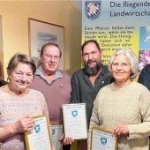 88 Imker betreuen 744 Bienenvölker