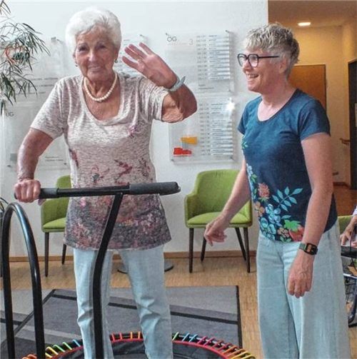 Mit viel Spaß nehmen die Bewohner das Angebot an.Foto re