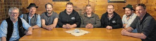 Mitglieder der Fischereigenossenschaft „Unterer Rottbach“ in Schechen: (von links) Martin Posch, Pascal Schreiner, Wolfgang Hörfurter, Philipp Krause, Sana Huber, Alfred Krause, Markus Sewald und Martin Höpfl. Foto Re