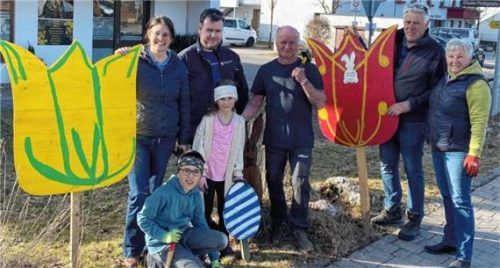 Mitglieder des „Verkehrs- und Heimatvereins Inzell“ haben wieder ganze Arbeit geleistet: (von links) Cornelia Stöger, Mathias Heinrichs, Herbert Öttl, Alfons und Edith Schrittenlocher sowie die Kinder Alexander und Katharina. Foto Wegscheider