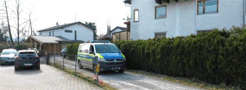 Nach dem SEK-Einsatz rund um ein Bruckmühler Anwesen wurde eine Leiche im angrenzenden Bach gefunden. Foto Baumann