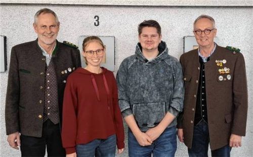 Nach den Neuwahlen: (von links) Schützenmeister Georg Mayer, Sabrina Lorenz, Stefan Schulz und Zweiter Schützenmeister Ralf Konzack. Foto re