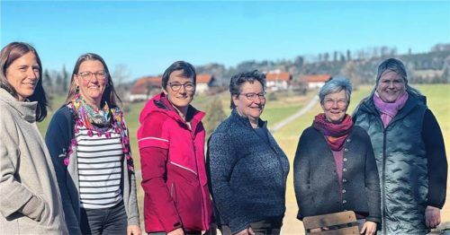 Nehmen am Vernetzungstreffen teil: (von links) Andrea Stephan (Mitarbeiterin der Marktgemeinde), Bettina Bartsch (Fairtrade-Beauftragte), Marianne Fischer (Regerlhof), Julia Kollmannsberger (Priener Regional- und Bio-Markt), Dr. Andrea Kohl (Prientaler Bergbauern) und Maria Riepertinger (Wastlhof).Foto Markt Prien