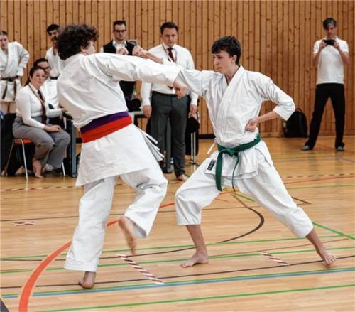 Noah Scherbel (rechts) feierte im Kumite einen zweiten Platz. Foto irk Faustmann