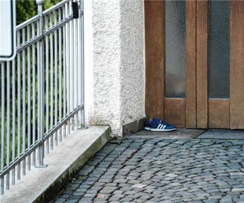 Noch immer herrscht Fassungslosigkeit in Traunstein: Am Dienstag, 24. Februar, soll eine Frau (41) ihre eigene Tochter (4) getötet haben. Foto Hallweger