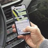 Texten, telefonieren, tippen – so viele arbeiten im Auto
