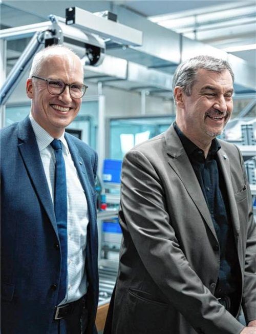 ODU-Chef Dr. Henner Spelsberg (links) und Ministerpräsident Markus Söder bei der Eröffnung in Mühldorf. Foto ODU