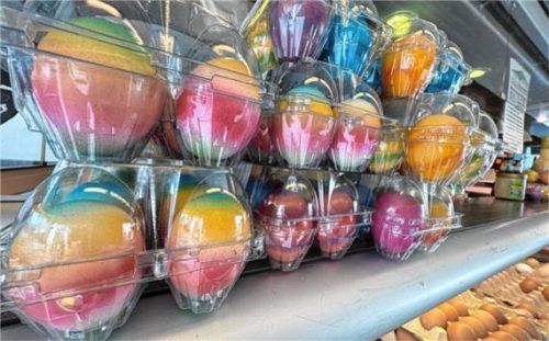 Ostereier, wohin das Auge reicht: der Obermeier-Stand am Bauernmarkt. Foto Gruber