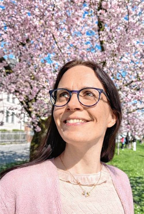 Petra Fuchs ist eine Powerfrau: Als siebenfache Mutter hat sie neben ihrem Vollzeitjob ihren Doktor gemacht – der erste überhaupt am Campus Mühldorf. Foto privat