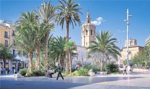 Prachtvoll: der Plaza de la Reina mit Kathedrale und Palmen. Fotos Imago/Anadolu Agency/Zoonar/Xinhua, Panthermedia, Picture Alliance