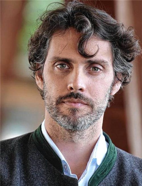 Prinz Ludwig kommt zum Publikumsgespräch nach Prien. Foto Montage dpa/pa/FilmCrewMedia