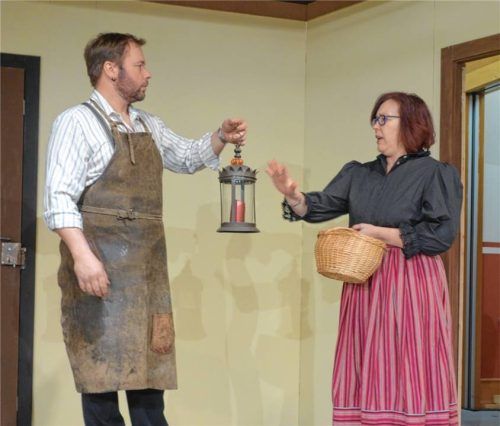 Probenszene der Theatergruppe des Trachtenvereins Dettendorf-Kematen.Foto Mayr