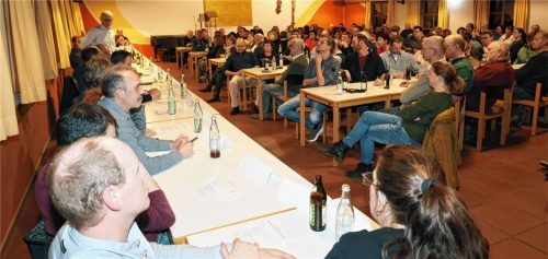 Rund 160 Bürger erschienen zur Podiumsdiskussion.Foto Manzinger