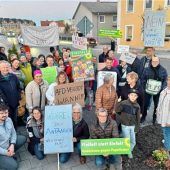Mahnwache gegen AfD-Veranstaltung in Bruckmühl