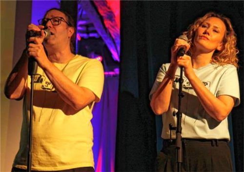 Sandro de Lorenzo und Charlotte Hübsch vertraten das Comedy-Ensemble Luksan Wunder.