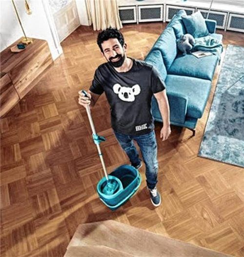 Saugen, reinigen, ölen: Auch der Echtholzboden freut sich im Frühjahr über etwas Aufmerksamkeit und Pflege. Foto vdp-Leifheit