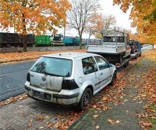 Schrottautos sorgen immer wieder für Ärger. So auch am Mittwochvormittag, 18. März, in Rosenheim. Foto IMAGO (Symbolbild)