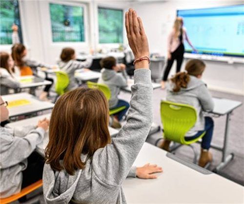 Schüler nehmen aktiv am Unterricht teil. Foto dpa