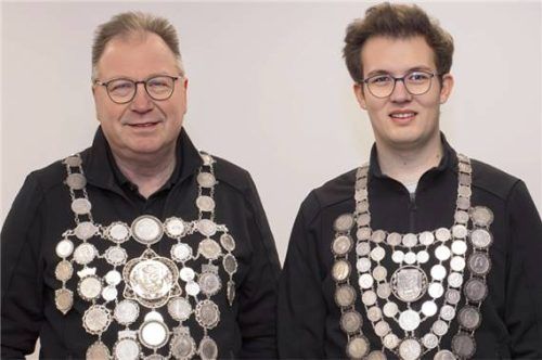 Schützenkönig der Schützengesellschaft Mößling, Konrad Bauer (links) und Jugendkönig Florian Bachmaier (rechts). Foto Bauer