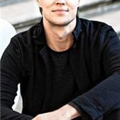 Solo-Cellist im Rathaussaal