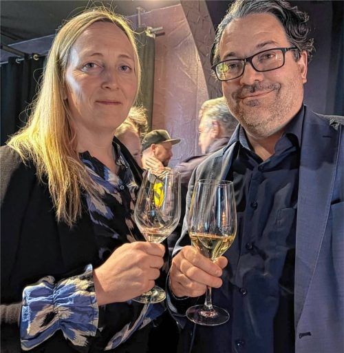 Bastian Wernthaler feierte mit seiner Frau Verena den Wahlsieg. Foto Duczek