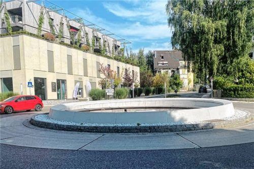 Seit Monaten außer Betrieb ist der Springbrunnen am Ludwigskreisel. Foto  Kotter