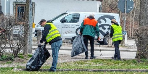 Sicherheitsweste, Greifzange und Müllsäcke: Viele packten fleißig mit an beim großen „Ramadama“.