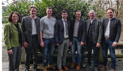 Sie informierten beim Pflanzenbautag: (von links) Anna Bruckmeier, Maximilian Satzl, Josef Linner, Johannes Holzhauser, Dr. Ludwig Lichtenegger, Josef Grandl, Johannes Überacker.Foto Amt für Ernährung, Landwirtschaft und Forsten Rosenheim