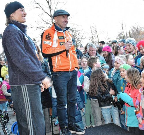 Skicross-Olympiasiegerin Daniela Maier wurde in Marquartstein begeistert empfangen. Foto Wunderlich