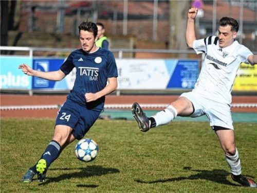 Tabellenführer gewinnt: In der Kreisliga 1 behielt der TuS Raubling gegen Reischach die Oberhand.Foto Franz Ruprecht