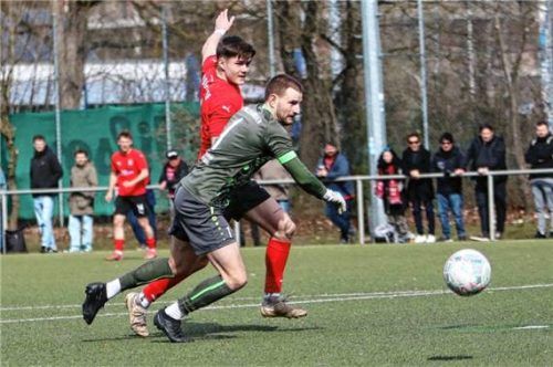 Thomas Voglmaier bezwingt den Torhüter.Foto Wolfgang Fehrmann