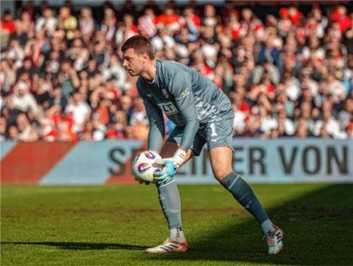 Torhüter Benjamin Uphoff von Hansa Rostock blieb zum zehnten Mal in dieser Saison ohne Gegentor.Foto Imago Images