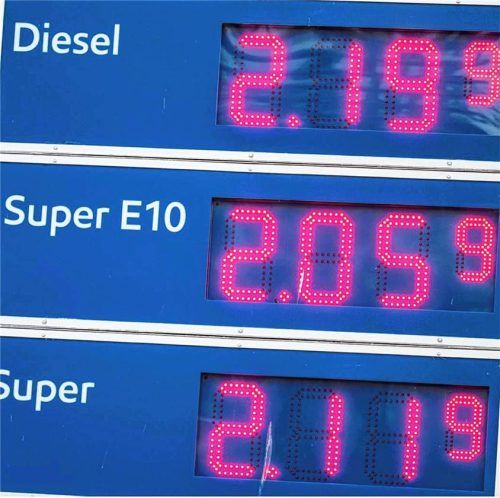 Über die hohen Spritpreise ärgern sich zahlreiche Bürger aus Waldkraiburg. Foto Dpa