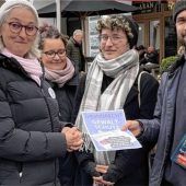 „Omas“ überreichen mehr als 400 Unterschriften gegen Gewalt