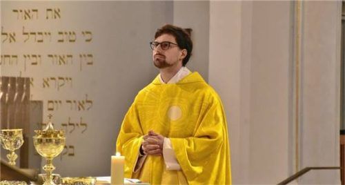 Übernimmt neue Aufgaben ab 1. Mai: Pfarrvikar Stefan Schmitt. Foto schlecker