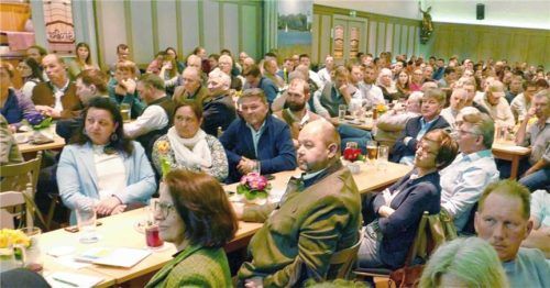 Unerwartet großer Andrang herrschte bei der Mitgliederversammlung des Maschinenrings Rosenheim.Fotos Schubert