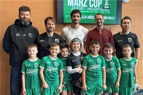 Vor den Augen von Mats Hummels (hinten, Mitte) wurde in der Gaborhalle der März-Cup ausgetragen.Foto re